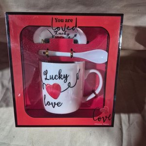 Lote siguiente: Set de Taza con Cuchara y Plato "Lucky Love"