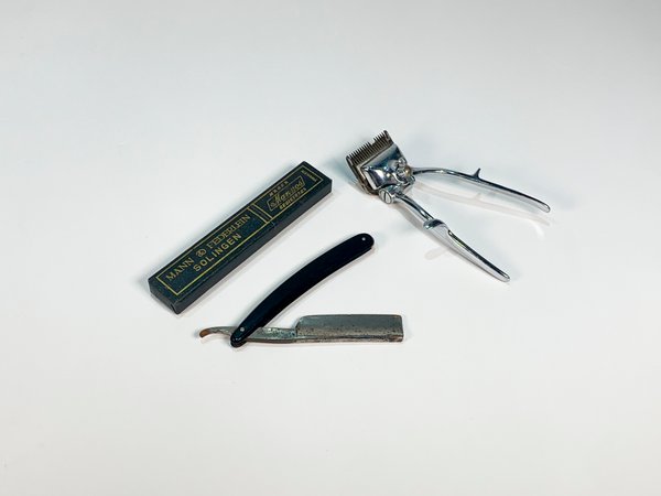 Máquina de Cortar Pelo Antigua y Navaja Solingen con Estuche - imagen 1
