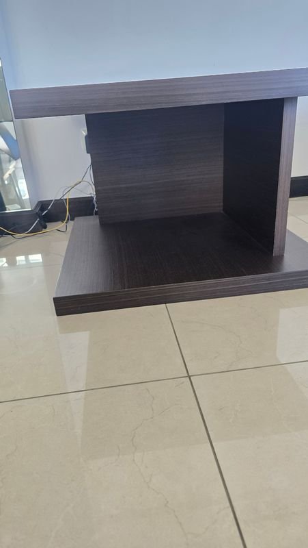 Mesa baja de madera enchapada wengue - imagen 2