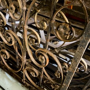 Tres Tramos de Barandas de Hierro Forjado con Detalles Ornamentales - imagen 5