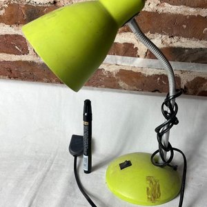 Lámpara de Escritorio Verde con Brazo Flexible - imagen 2