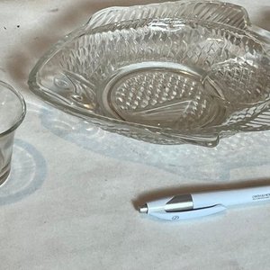 Fuente de Vidrio Prensado con Forma de Pez - imagen 1