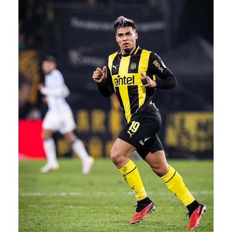 Camiseta de Fútbol Autografiada por Matias Arezo