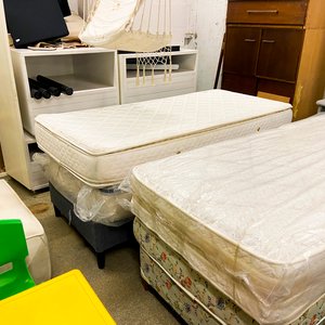 Lote anterior: Dos Colchones Individuales Blancos