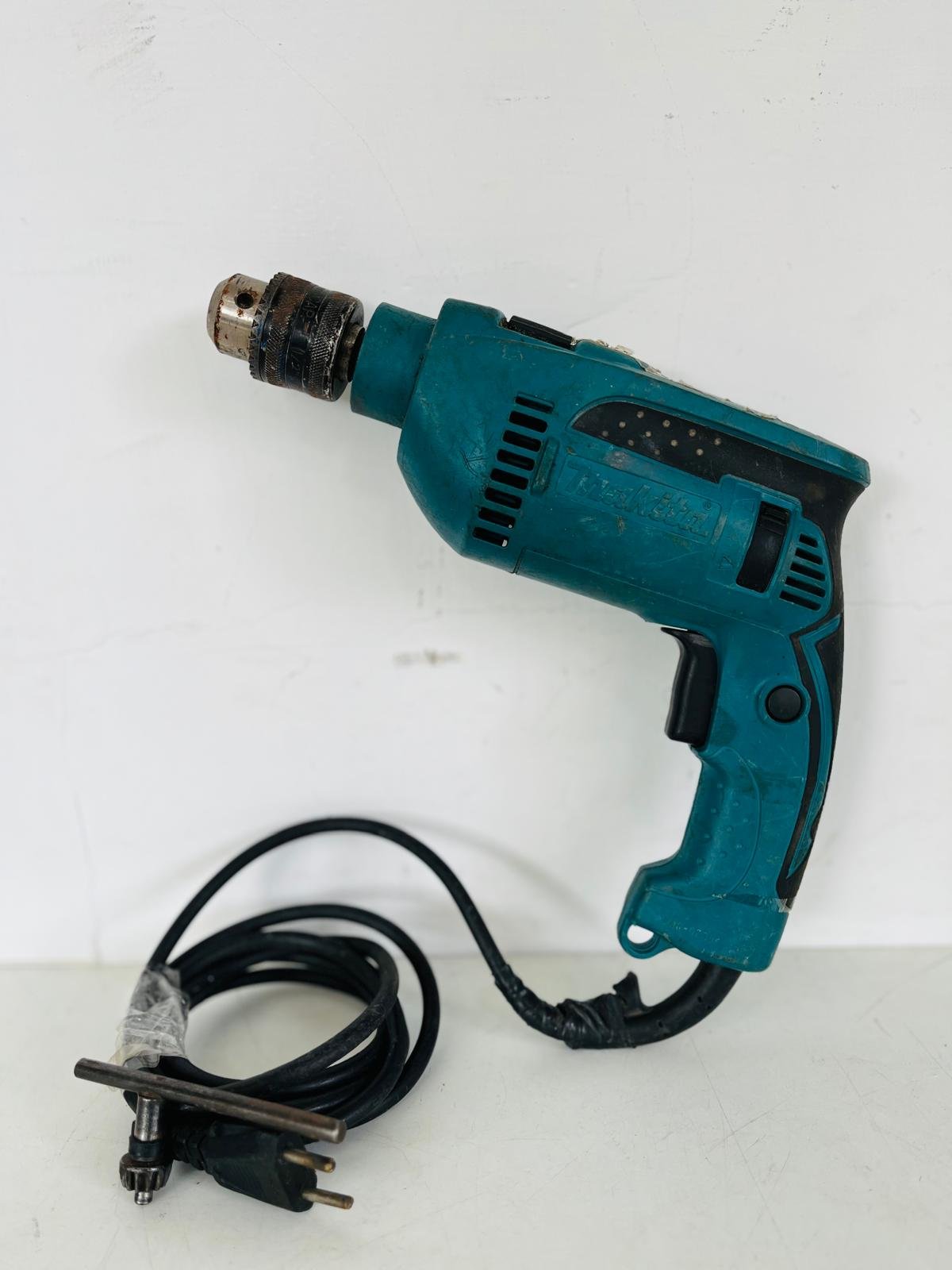 Taladro Makita HP1640 con Cable