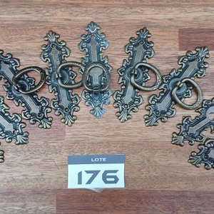 Lote de Herrajes y Tiradores Antiguos Ornamentales en Bronce - imagen 2