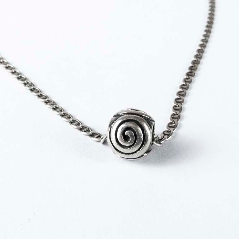 Cadena de plata con dije y anillo - imagen 2