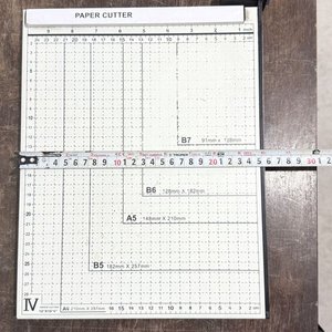 Guillotina de Papel con Mango Negro y Medidas - imagen 5