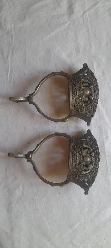 Excelentes estribos de campana antiguos y de buena calidad - imagen 3