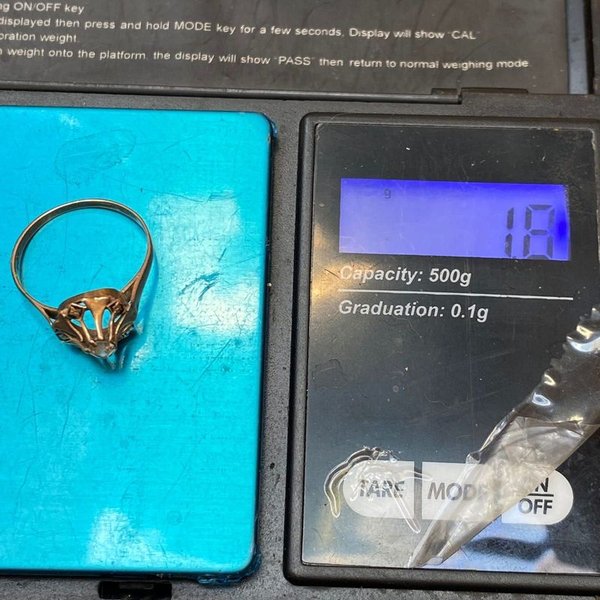 Anillo de oro antiguo con diseño delicado y piedra central - imagen 6