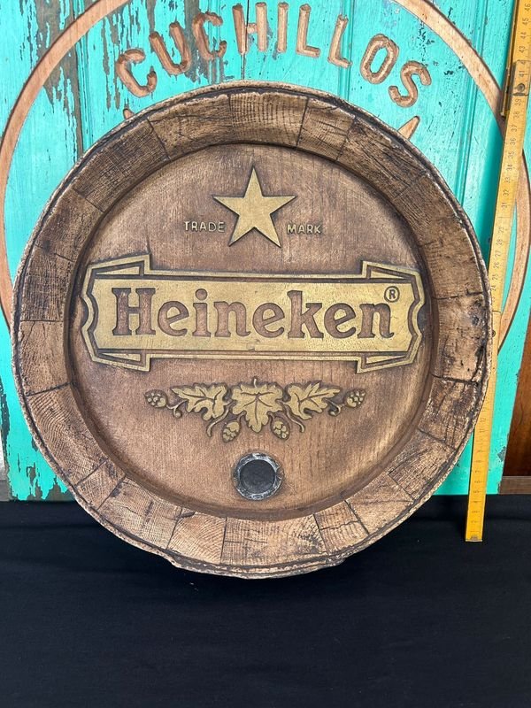 Lote siguiente: Tapa de barril Heineken antiguo con logotipo y medidas