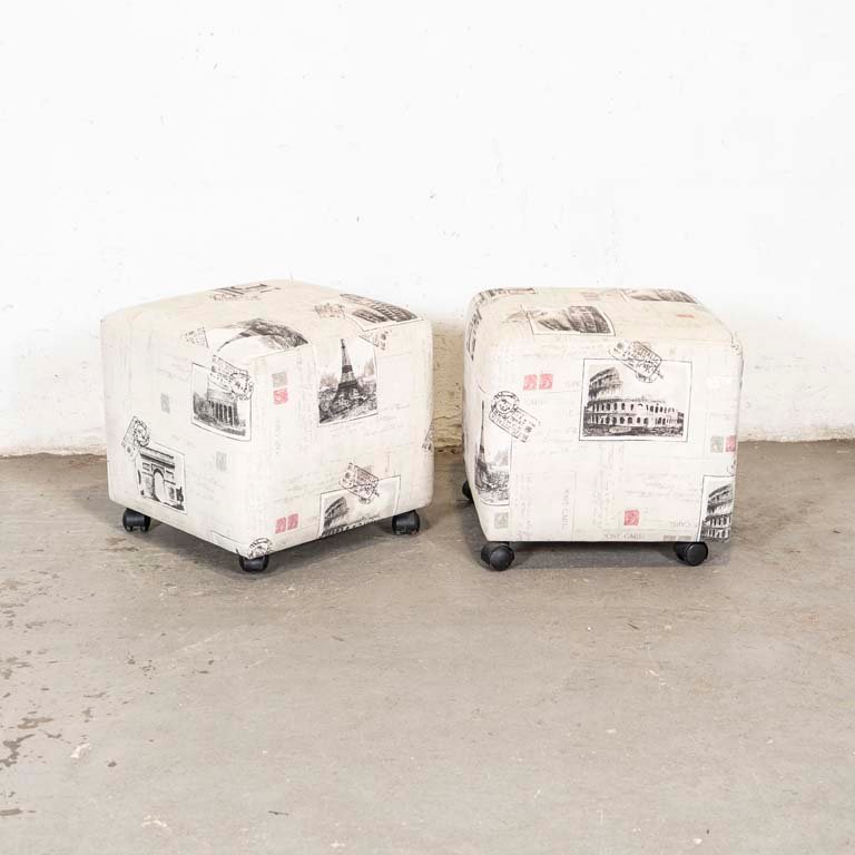 Lote siguiente: Puff rodantes tapizados en tela estampada