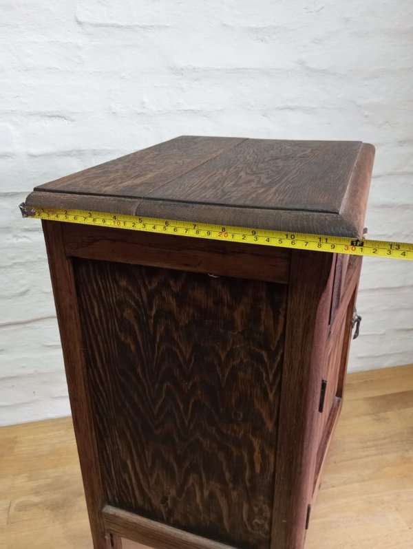 Mesa de luz de roble con puerta y cajón - imagen 5