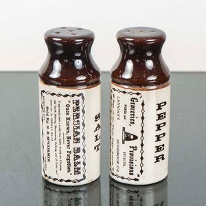 Lote siguiente: Salero y Pimentero de Loza "Persian Balm" Antiguos
