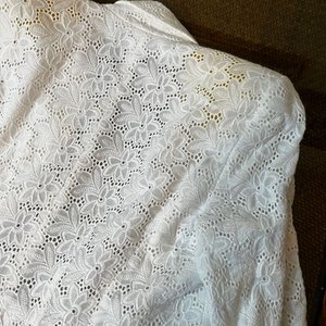 Blazer Blanco Talle S con Broderie y Botón de Nácar - imagen 5