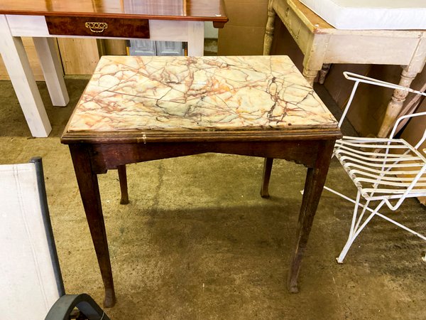 Mesa Auxiliar Antigua con Tapa de Mármol