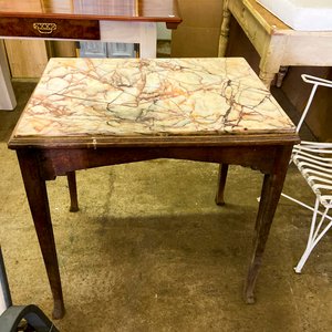 Lote anterior: Mesa Auxiliar Antigua con Tapa de Mármol