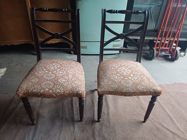 Par de Sillas de Estilo para Restaurar