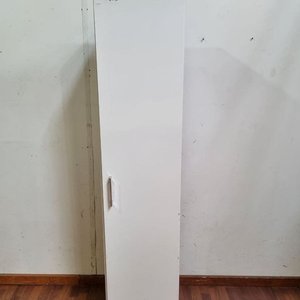 Lote anterior: Mueble Auxiliar Blanco con Puerta, Estantes y Perchas