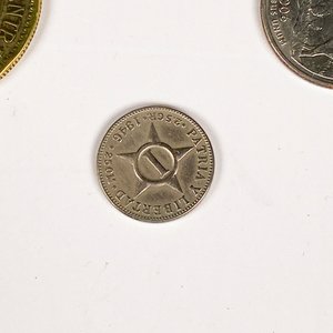 Lote de 4 monedas: Uruguay, Cuba, Perú y Estados Unidos - imagen 6
