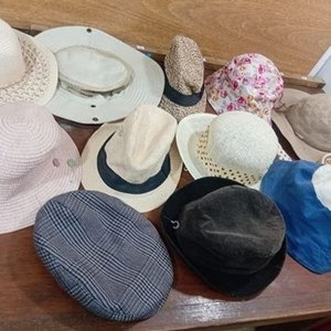 Lote de Sombreros, Capelinas y Gorras Variados - imagen 9