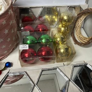 Lote Navideño: Bolso con Adornos, Espejos Hexagonales y Bolas Decorativas - imagen 4