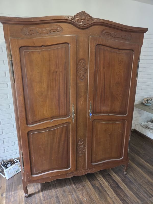 Ropero Provenzal de Dos Puertas en Buen Estado - imagen 3