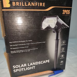 Juego de 2 Luces Solares LED Brillanfire con Sensor, Luz Blanca, Nuevas en Caja - imagen 6