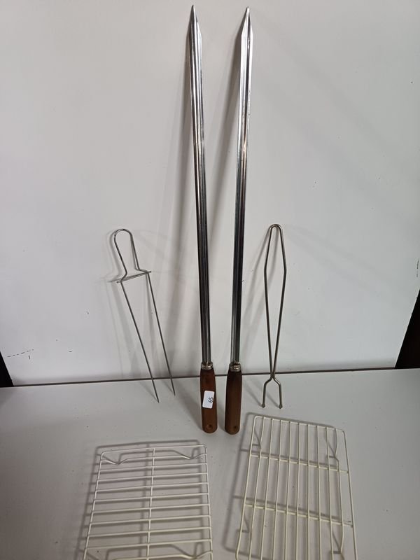 Set de Pinchos para Asado y Posa Fuentes Metálicos - imagen 1