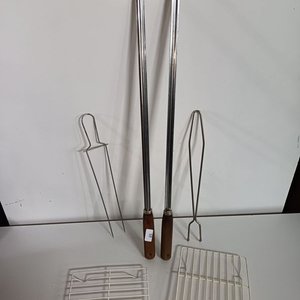 Set de Pinchos para Asado y Posa Fuentes Metálicos - imagen 1