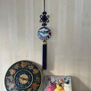 Lote siguiente: Conjunto Decorativo Oriental: Reloj Chino y Cuadro de Bailarinas