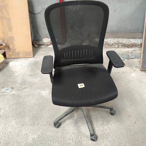 Lote anterior: Silla de Oficina Negra con Respaldo de Malla y Ruedas