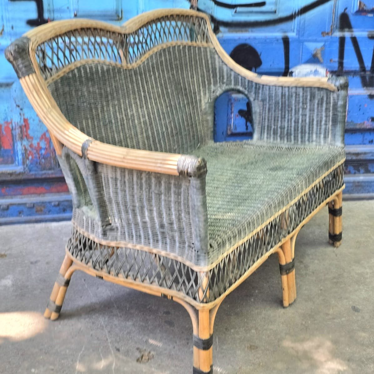 Sillón de mimbre en buen estado - imagen 2
