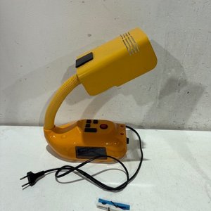 Lote siguiente: Lámpara de Escritorio Amarilla con Base y Brazo Flexible