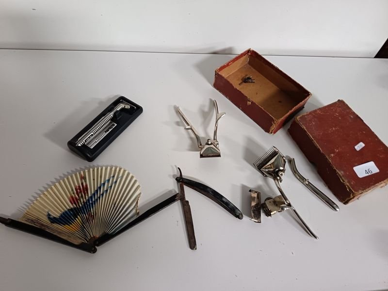 Set de Barbería Antiguo: Máquina de Cortar Pelo, Navaja y Más