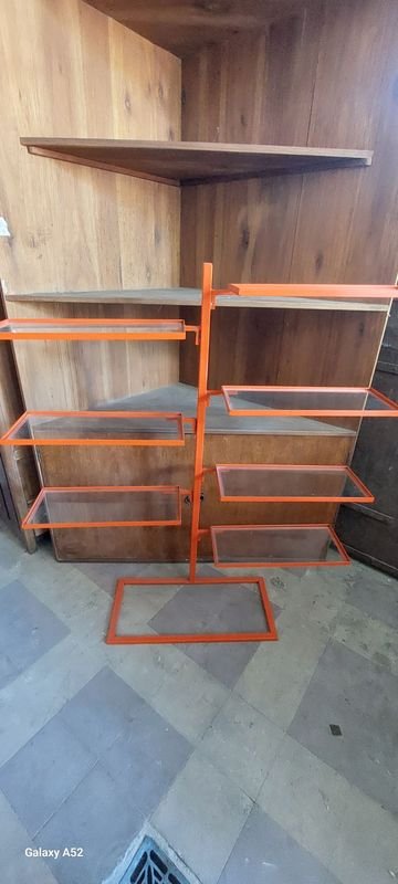 Estantería en metal con estante de vidrios - imagen 2