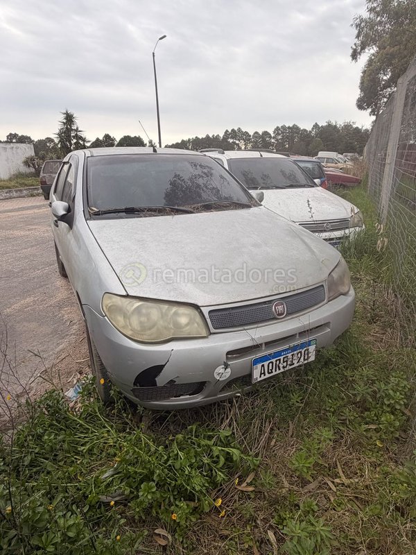Fiat Siena Plate AQR5190 Plata