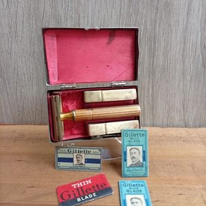 Máquina de Afeitar Gillette de Bronce con Estuche y Hojas Originales - imagen 2