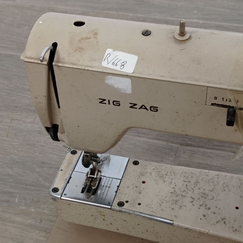 Máquina de coser Elna Zig Zag sin cable de electricidad - imagen 3