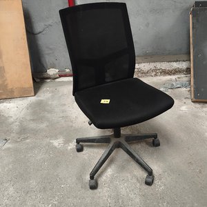 Silla de Oficina Negra Respaldo Alto con Base Giratoria y Ruedas - imagen 2