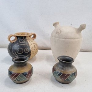 Lote siguiente: Lote de 4 Piezas de Alfarería Artesanal Decorativa