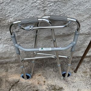Lote anterior: Andador Plegable Metálico y Bastón de Madera