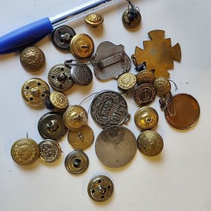 Lote de Botones Militares, Insignias y Medallas Antiguas - imagen 5