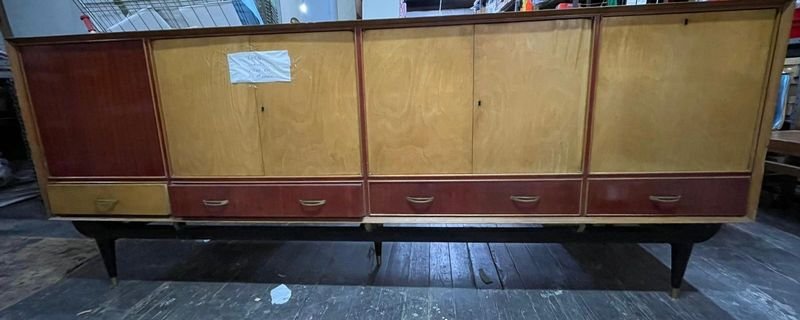 Lote siguiente: Bargueño de madera con diseño antiguo