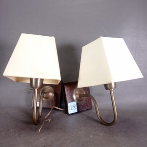 Par de Apliques de Pared en Madera y Bronce con Pantallas - imagen 2