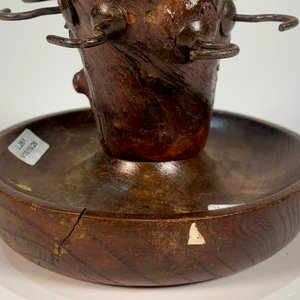 Porta Pipas Artesanal en Madera con Raíz de Árbol y Base Circular - imagen 4