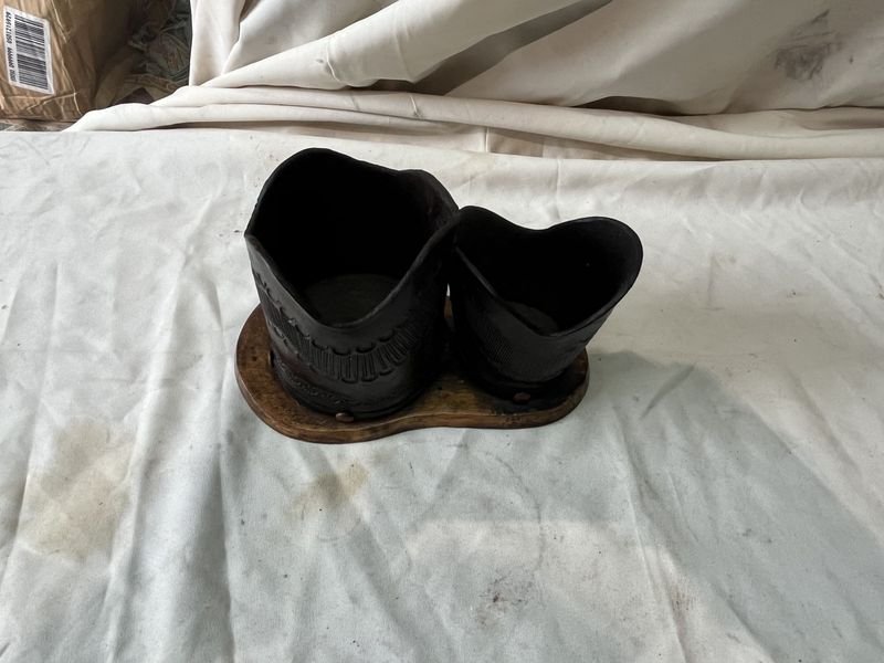 Zapatos de cuero repujados con base de madera - imagen 2