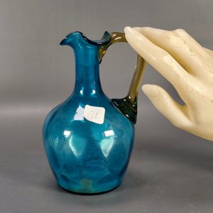 Jarra de Vidrio Azul con Asa Amarilla y Verde - imagen 3