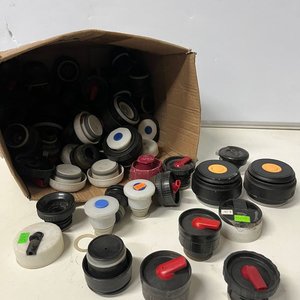 Lote siguiente: Lote de más de 60 tapones para termos de diversos modelos