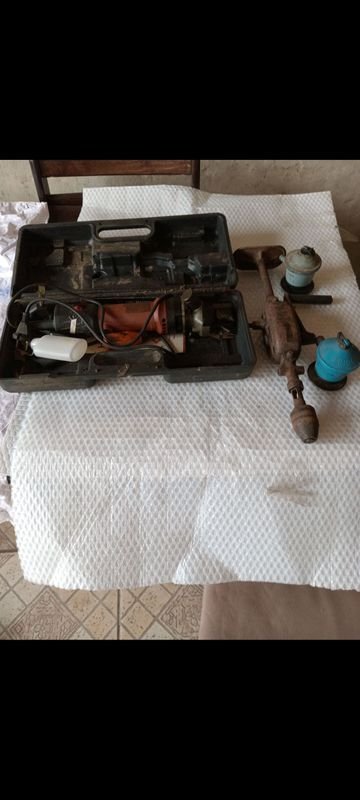 Taladro Manual Antiguo, Máquina Eléctrica para Esquilar y Válvulas